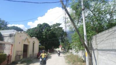 Este es el poste L283/A4-11/D251, ubicado en la 7 calle de la colonia La Amistad.
