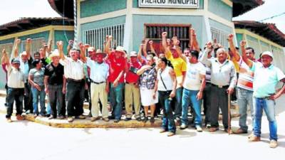 En San Luis, Comayagua, los seguidores de Leny Suazo han realizado protestas para apoyarlo y que siga como alcalde.