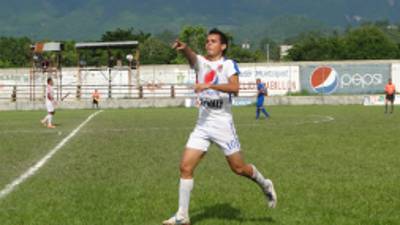 Jorge Chávez celebra su gol en el triunfo de Real Juventud frente a Lepaera.