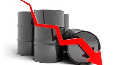 El precio del petróleo retrocedió en los mercados de ambos lados del Atlántico.