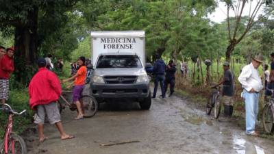 El cadáver Selvin Enrique Chávez (24) fue encontrado a orillas de la calle principal de la aldea Las Delicias.