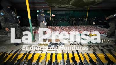 Fotos de las armas decomisadas a la MS en San Pedro Sula.