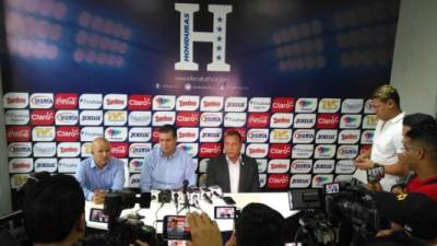 Carlos Tábora será el entrenador de forma interina de la Bicolor.
