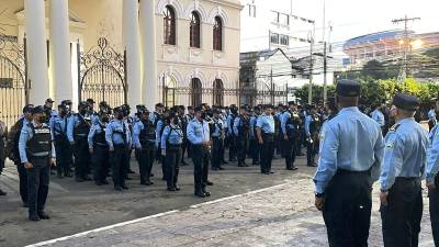 Policías hondureños formados antes de hacer operativos en las colonias con alta incidencia criminal.