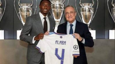 David Alaba fue presentado por el presidente Florentino Pérez. Foto Twitter Real Madrid.