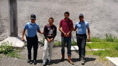 Los sospechosos son custodiados por agentes de la Dirección Policial de Investigación