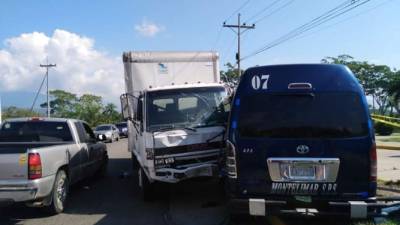Todos los pasajeros que venían en el autobús se conducían hacia la empresa Green Valley.
