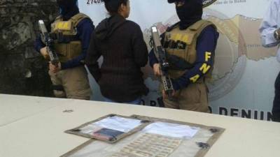 Al momento de su detención se le decomisó una considerable suma de dinero y un teléfono celular.