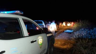 Las autoridades cuando realizaban las identificaciones de los ahora occisos.