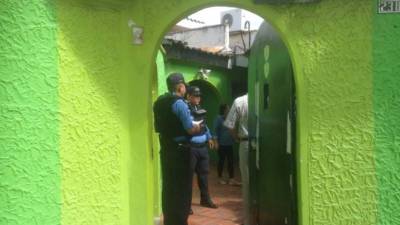 Agentes de la Policía llegaron a la sede el PAC a investigar el robo. Foto tomada de @radiohrn