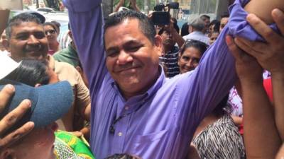 Un grupo de pobladores de San Manuel llegó para apoyar al alcalde Arturo Castro.