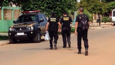 La operación cuenta con el apoyo de la agencia antidrogas estadounidense (DEA), la fuerza aérea colombiana y la policía de Honduras.