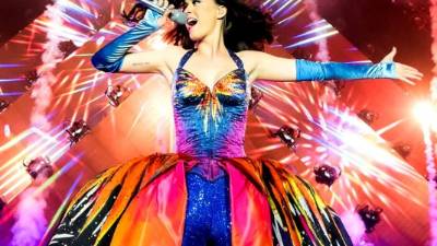La intérprete de “Roar” es conocida por incluir mucho color en sus shows, acrobacias y grandes sorpresas.