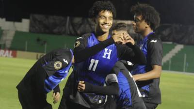 Jugadores de la Selección de Honduras celebrando un gol ante Surinam en el Premundial Sub-17.