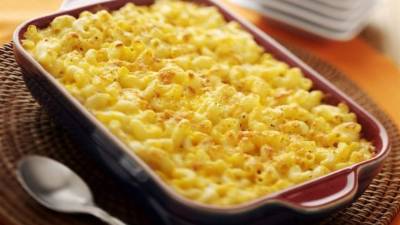 Espolvorear con queso cheddar y hornear de 20 a 25 minutos a 200 ⁰C.