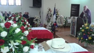 La misa fue oficiada por Monseñor Rómulo Emiliani, quien pidió por la paz en Honduras.