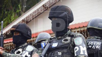 El abogado Elvis Guzmán, portavoz del Ministerio Público en el norte del país, brindó detalles sobre el proceso de autopsias realizado a los cuerpos de los cinco agentes policiales y dos civiles que ingresaron desde el sector de Corinto, Omoa, Cortés, tras el hecho violento registrado en la zona fronteriza.