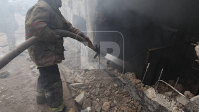 Las labores de rescate continúan este martes en el sector de Loarque, anillo periférico de Tegucigalpa, donde un derrumbe de grandes proporciones sepultó parte de las instalaciones de una empresa hondureña y dejó, de forma preliminar, a cuatro personas desaparecidas.