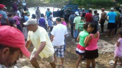 El macabro hallazgo de los tres cadáveres conmocionó a los pobladores de la aldea Ceibita.