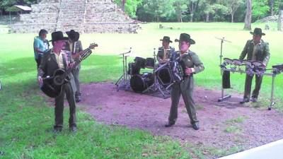 Los Tucanes de Tijuana filmaron videoclip en Parque Arqueológico de Copán Ruinas.
