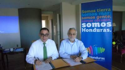 Presidente de la Fundación Honduras Global, sir Salvador Moncada y el embajador ante el Reino de Bélgica, Roberto Ochoa.