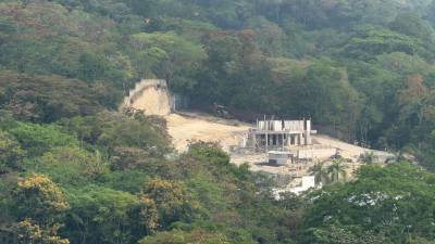 Grandes construcciones se están realizando en algunas zonas donde antes no se podía construir. Piden a la municipalidad realizar las supervisiones correspondientes.