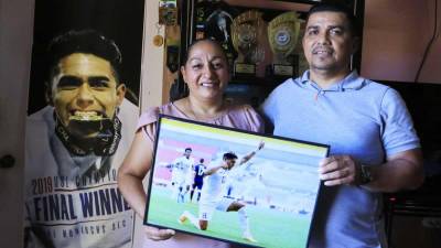 Los padres de Luis Palma, don Enrique Arturo y doña María Luisa, están orgullosos de lo que ha logrado su hijo en el fútbol.