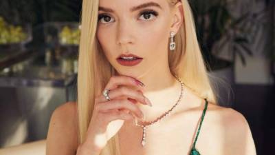 La revista Variety ha recibido una lluvia de críticas en redes sociales luego de calificar a la actriz Anya Taylor-Joy como una “mujer de color”, por sus raíces latinas.