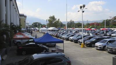 Ya inició la feria de carros más grande, Creditón Juniano.