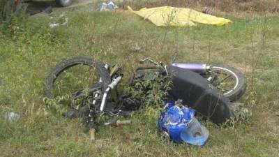 Las dos víctimas murieron tras ser embestidos cuando viajaban en moto.