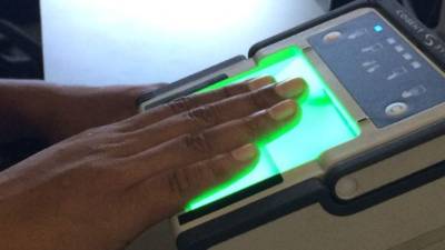 La identificación de los viajeros será mediante huellas dactilares.