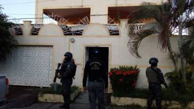 Agentes de investigación y fiscales del Ministerio Público realizaron este jueves la “Operación Eclipse”, que consiste en la ejecución de 18 allanamientos en viviendas ubicadas en los municipios de La Ceiba, Atlántida y Balfate, Colón.