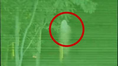 En el círculo rojo se observa lo que un hondureño asegura que es un fantasma grabado en la Cuesta de la Virgen en la carretera CA-5 en el departamento de Comayagua.