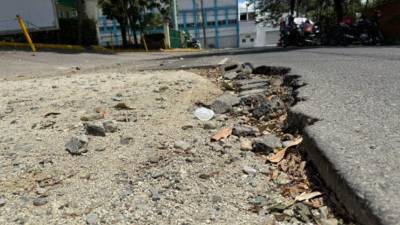 Los conductores denuncian el estado de la 13 avenida donde hay trece baches que están dañando los carros de lso sampedranos.