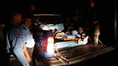 La mujer dio a luz en una patrulla de la Policía Nacional.