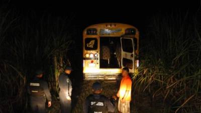 El bus repleto fue llevado a una cañera, a unos 300 metros de la carretera de El Progreso a Santa Rita.