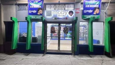 La empresa no solo se enfoca en la reparación de dispositivos móviles, sino también en importar sus propios repuestos y ofrecer servicios de calidad respaldados por su garantía.