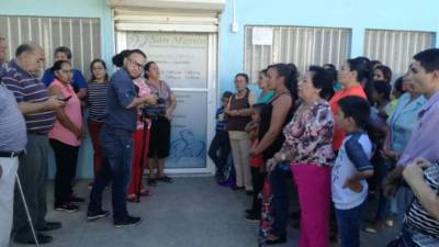 Varios feligreses se dieron cita en el centro médico.
