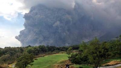 Las autoridades no descartan evacuar algunas poblaciones vecinas.