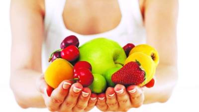 Una alimentación balanceada es importante para controlar la enfermedad. Se deben consumir muchas frutas y verduras.