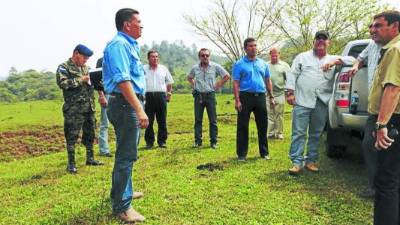 Autoridades de Turismo y Aeronáutica visitaron el terreno en Río Amarillo.