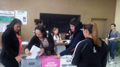 De forma temprana y masiva los pobladores del departamento de Comayagua asistieron a las urnas de cara a las elecciones generales a celebrarse el dia de hoy en todo el país.