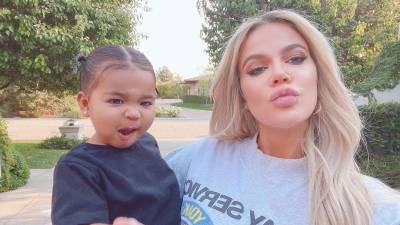 Khloé Kardashian y su hija True dieron positivo al coronavirus.