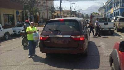 Los voluntarios recorren las calles y avenidas ceibeñas en busca de la solidaridad.