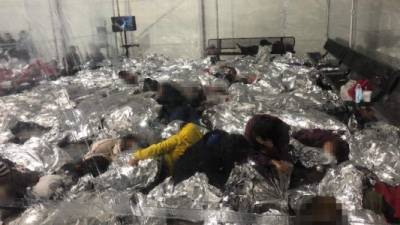 Senadores republicanos denunciaron una 'tragedia y una crisis provocada' por el presidente Joe Biden en la frontera de EEUU al recibir a miles de niños migrantes y encerrarlos en 'jaulas' pese a la pandemia de coronavirus.