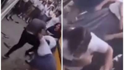 Capturas de imagen del video que circula en redes sociales donde se observa a dos estudiantes del JTR sosteniendo una acalorada pelea, en la que también participaran aparentemente la madre y hermana de una de las involucradas.