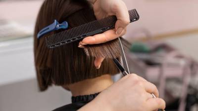 Cortarse el cabello según la Luna se integra en un estilo de vida que busca equilibrio entre cuerpo y naturaleza.