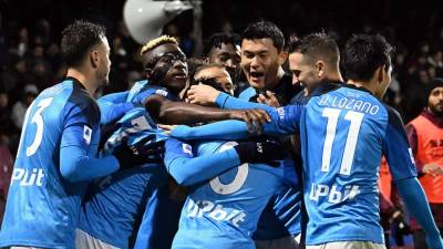 El Napoli derrotó a domicilio contra el Salernitana y sigue con buena ventaja en el liderato de la Serie A de Italia.