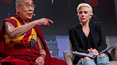 El encuentro del dalái lama y Lady Gaga irrita a sus fans chinos. Foto tomada de @indystar