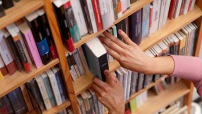 La censura se ha intensificado en estados como Florida, Texas y Tennessee, donde legislaciones impulsadas por gobiernos conservadores.